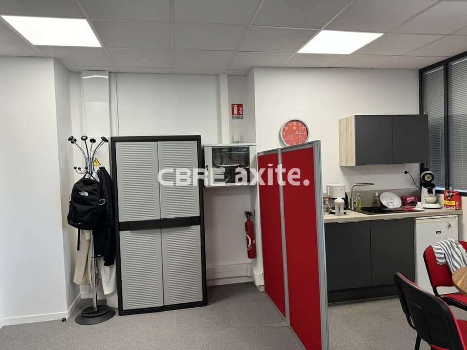 Bureaux de 109 m² à louer au Bourget-du-Lac, photo 3 sur 4