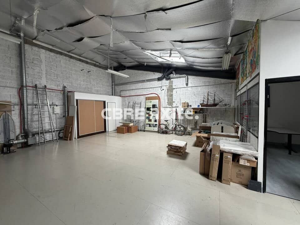 Local d’activité de 120 m² à vendre à Challes-les-Eaux, photo 2 sur 5