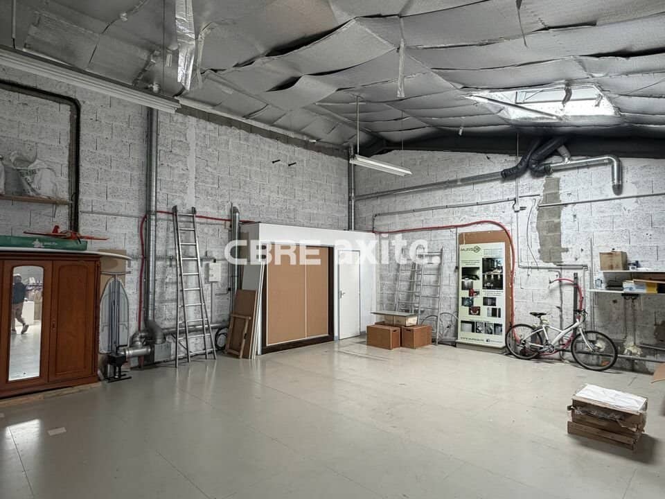Local d’activité de 120 m² à vendre à Challes-les-Eaux, photo 3 sur 5