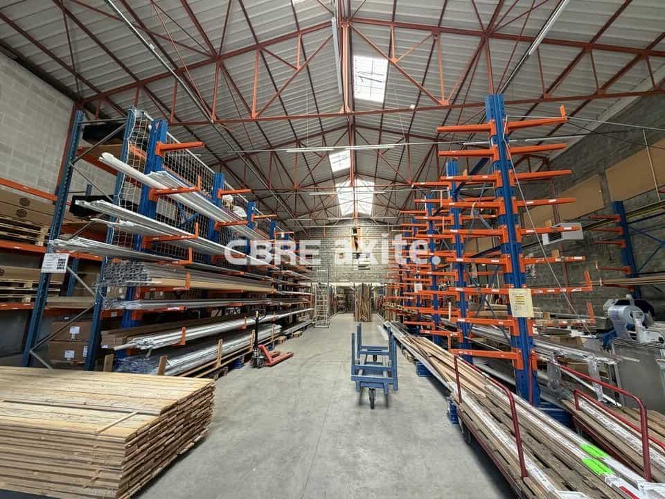Local d’activité de 866 m² à vendre à Chambéry, photo 2 sur 5