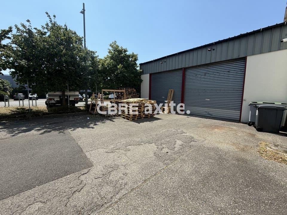 Local d’activité de 866 m² à vendre à Chambéry, photo 3 sur 5