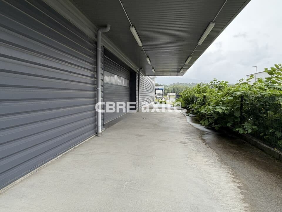 Local d’activité de 1 973 m² à vendre à Montmélian, photo 2 sur 6
