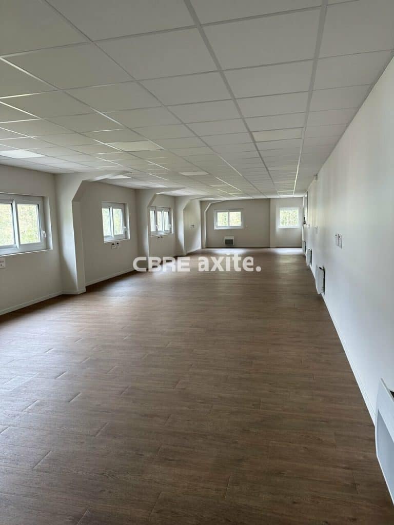 Local d’activité de 735 m² à louer au Bourget-du-Lac, photo 6 sur 7