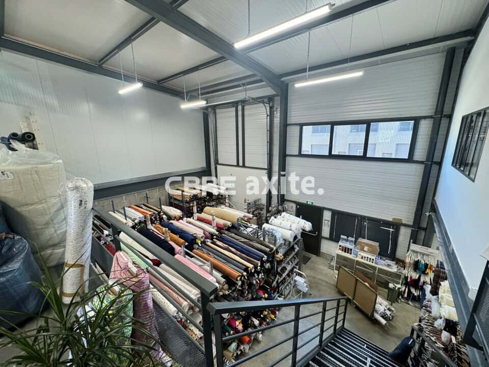 Local d’activité de 365,9 m² à louer à Domessin, photo 2 sur 4