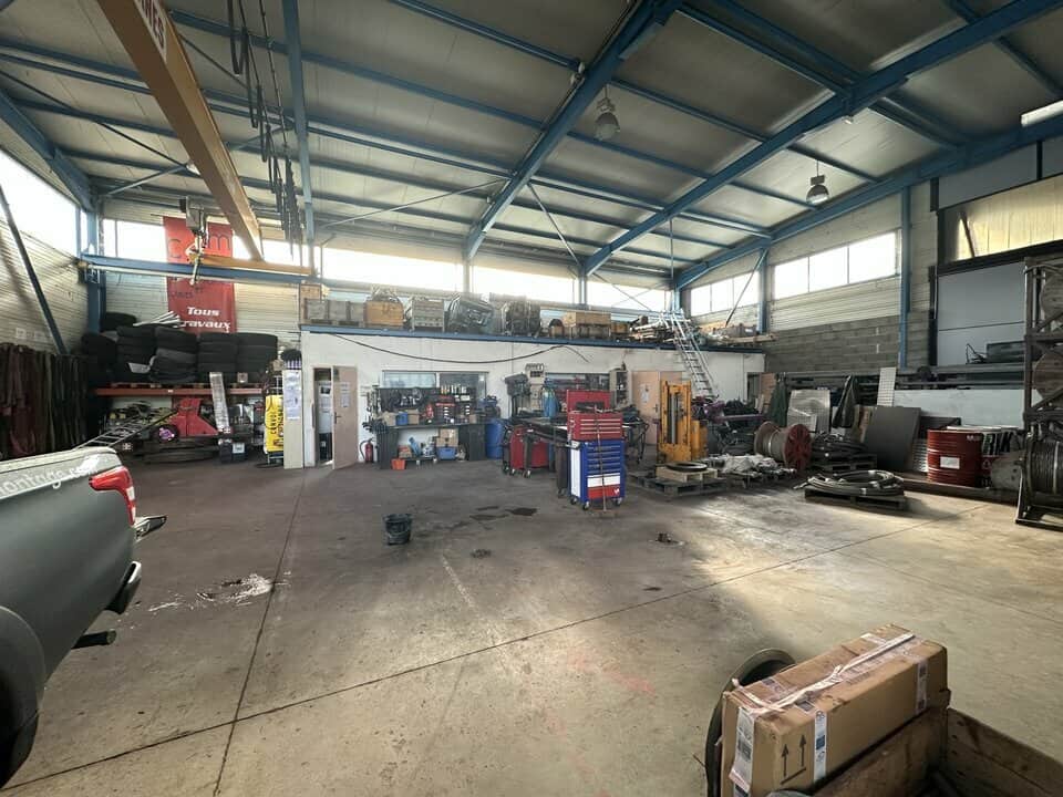 Local d’activité de 1 200 à 3 200 m² à louer à Sainte-Hélène-du-Lac, photo 3 sur 3
