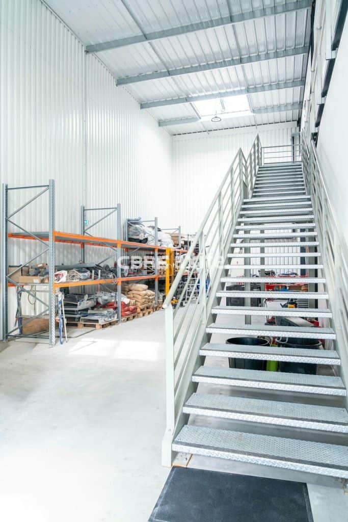 Local d’activité de 305 m² à vendre à Méry, photo 2 sur 8