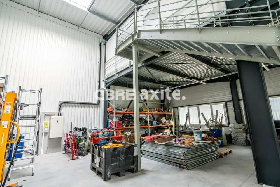 Local d’activité de 305 m² à vendre à Méry, photo 4 sur 8