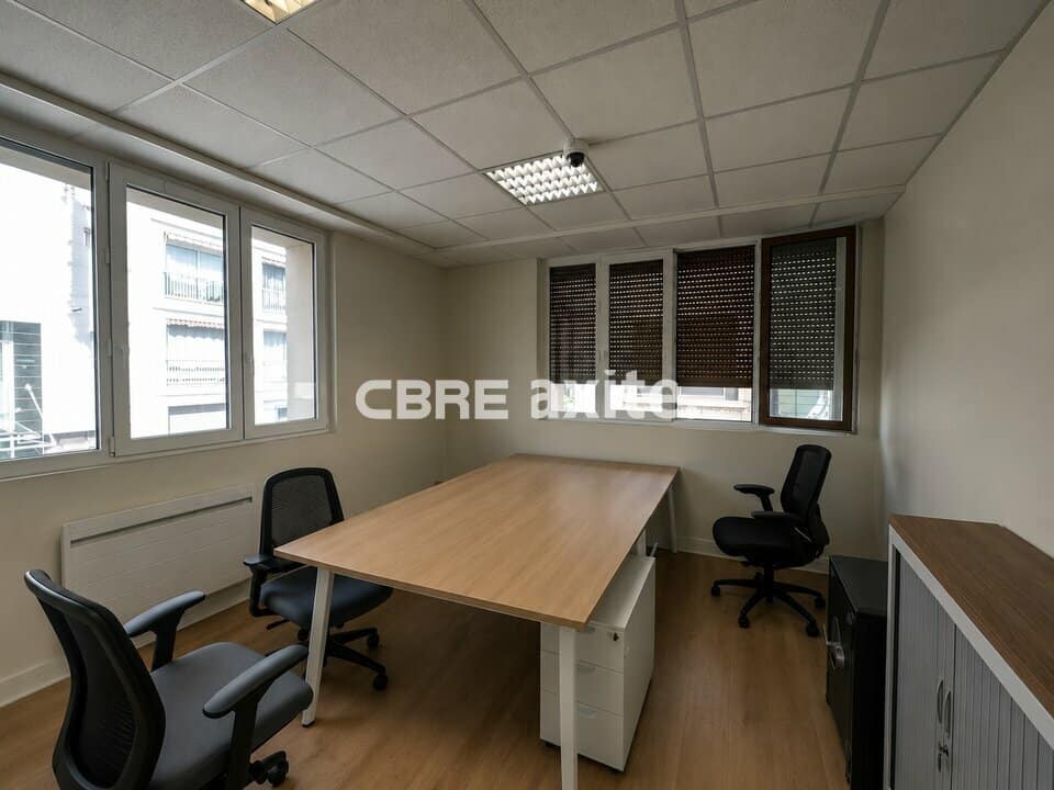 Bureaux de 97 m² à louer à Annecy, photo 2 sur 4