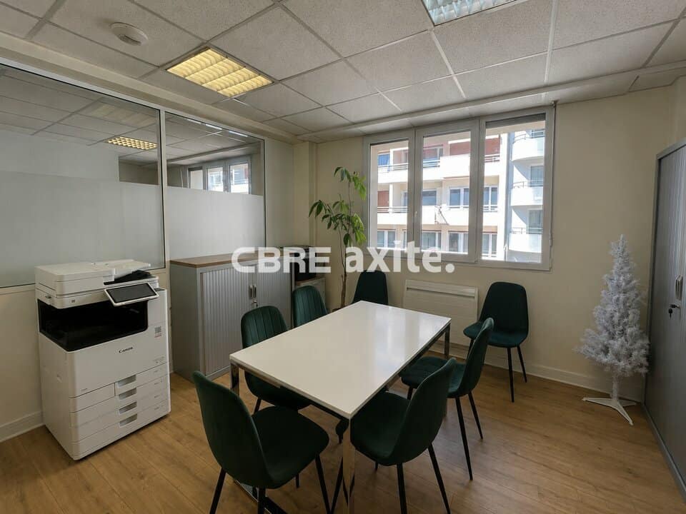 Bureaux de 97 m² à louer à Annecy, photo 3 sur 4