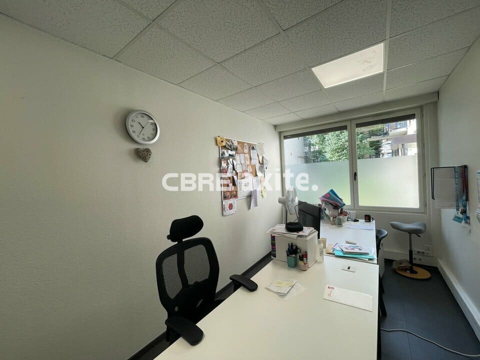 Bureaux de 980 m² à louer à Annecy, photo 5 sur 8