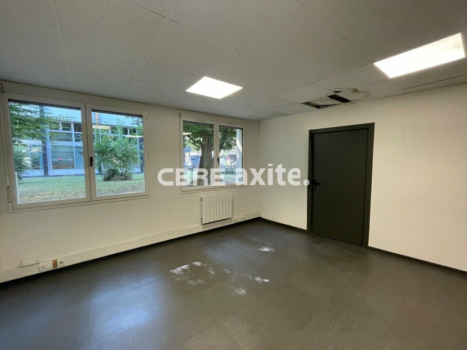Bureaux de 980 m² à louer à Annecy, photo 7 sur 8
