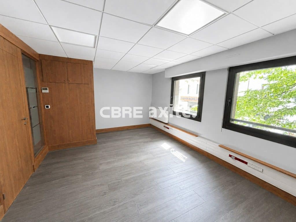 Bureaux de 207 m² à louer à Annecy, photo 5 sur 7