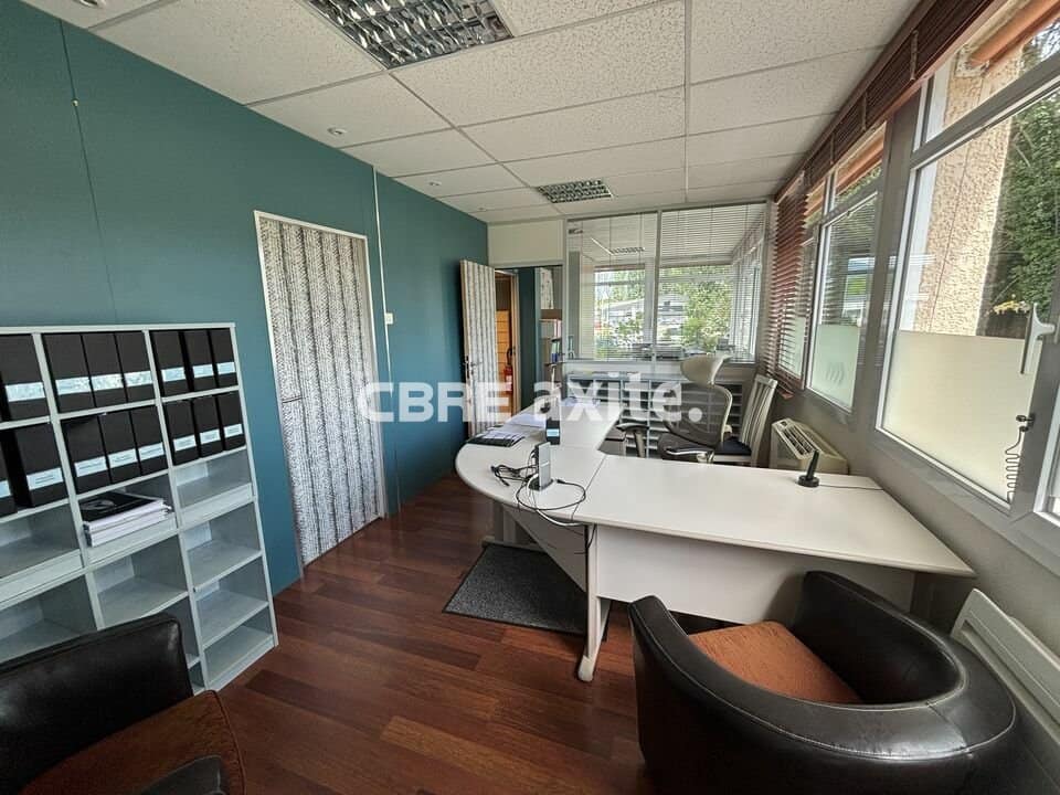 Bureaux de 54 m² à louer à Sevrier, photo 3 sur 3