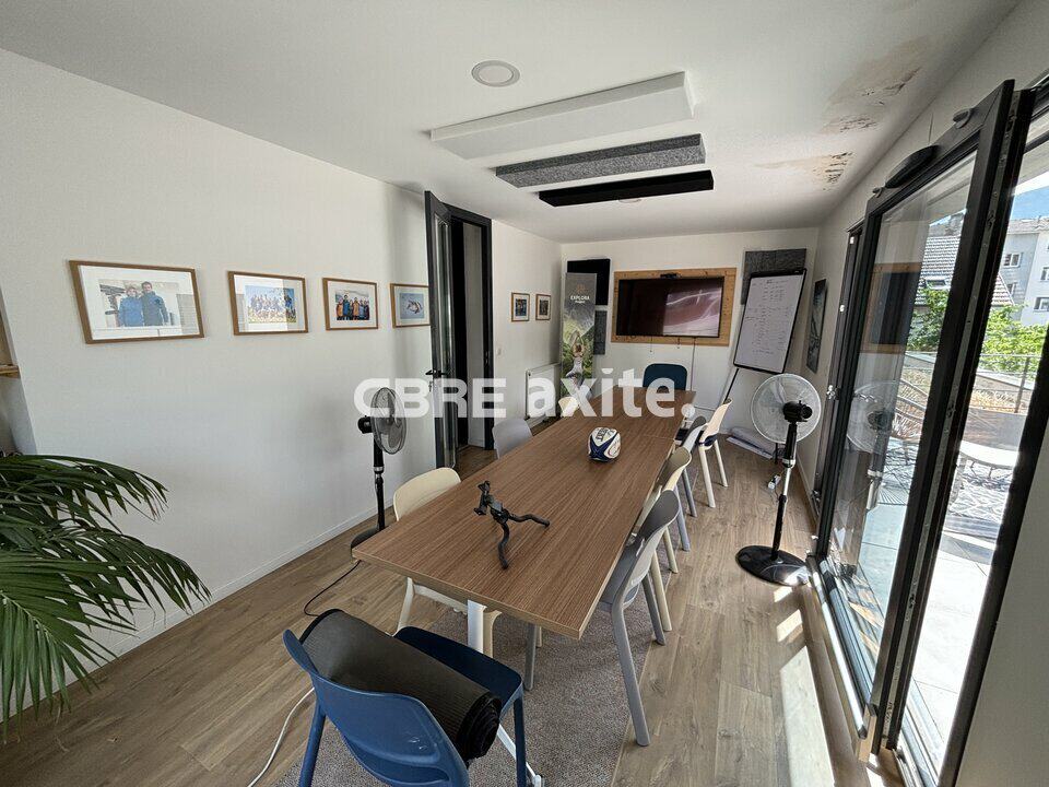 Bureaux de 195 m² à louer à Annecy, photo 4 sur 6