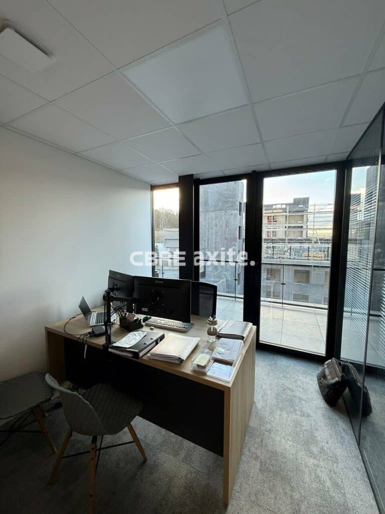 Bureaux de 121 m² à louer à Poisy, photo 3 sur 7