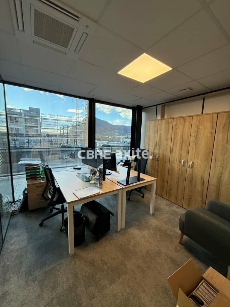 Bureaux de 121 m² à louer à Poisy, photo 4 sur 7