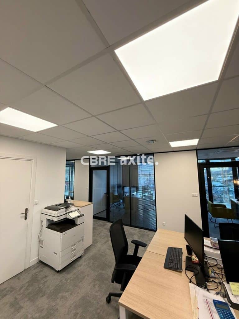 Bureaux de 121 m² à louer à Poisy, photo 5 sur 7