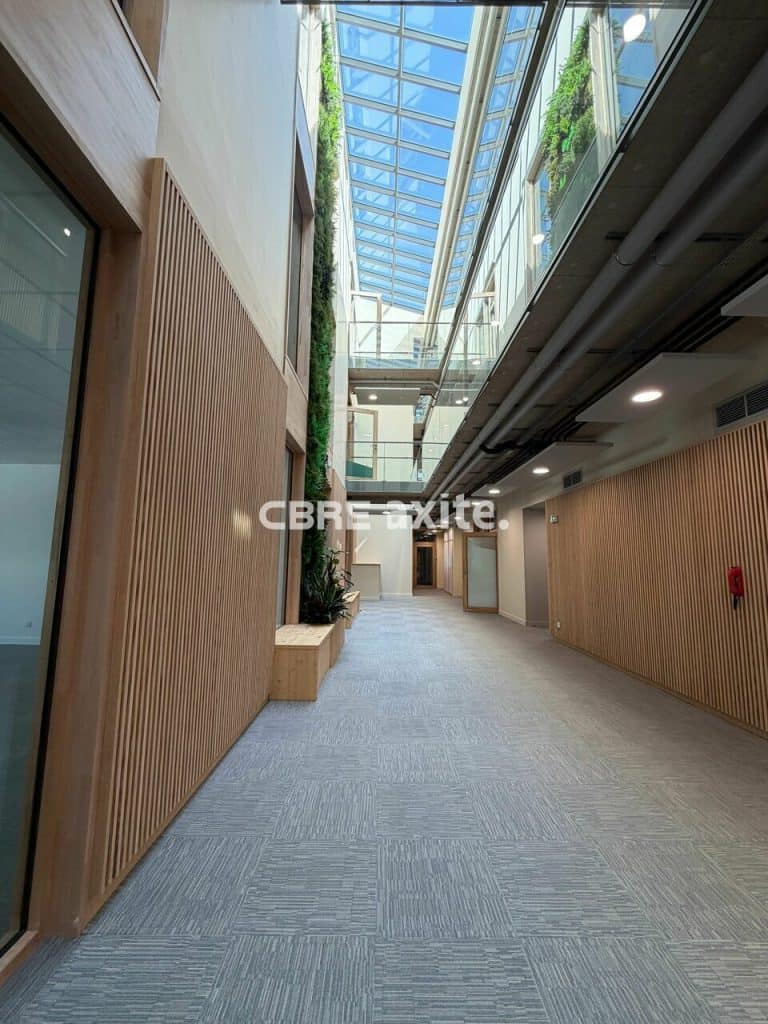 Bureaux de 112 à 478 m² à louer à Annecy-le-Vieux, photo 4 sur 6