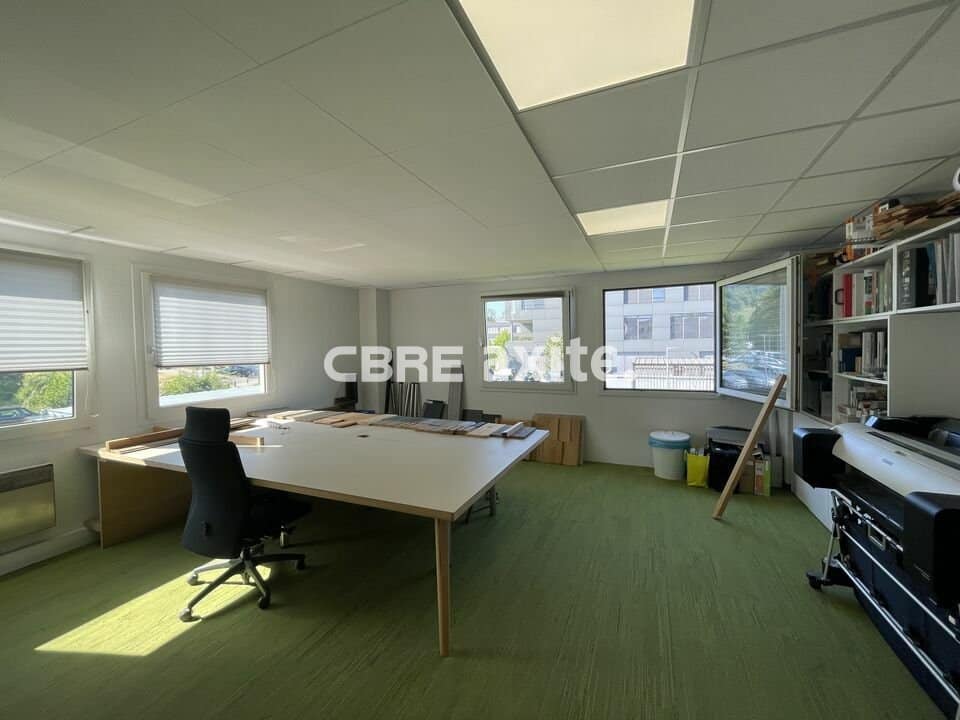 Bureaux de 233,6 m² à vendre à Annecy-le-Vieux, photo 3 sur 5