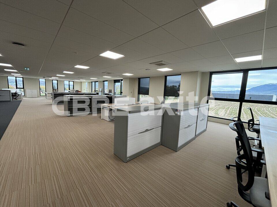Bureaux de 831 m² à louer à Chavanod, photo 3 sur 8