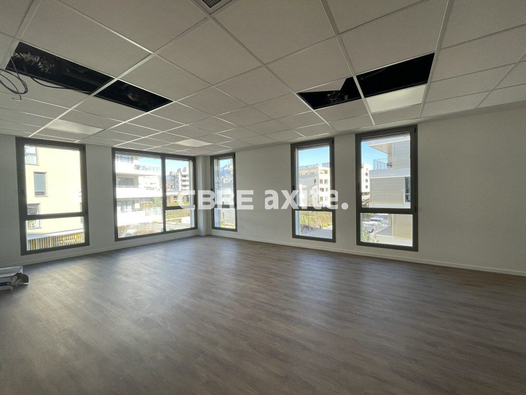 Bureaux de 391 à 808 m² à louer à Annecy, photo 2 sur 8