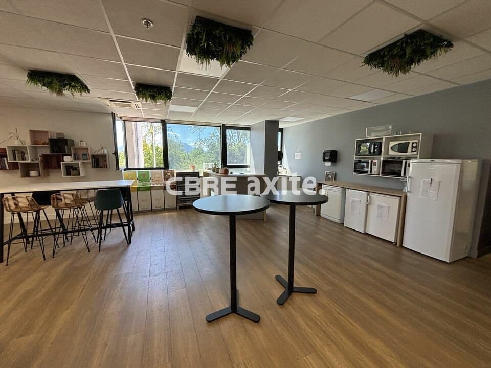 Bureaux de 800 à 1 885 m² à louer à Épagny-Metz-Tessy, photo 4 sur 8