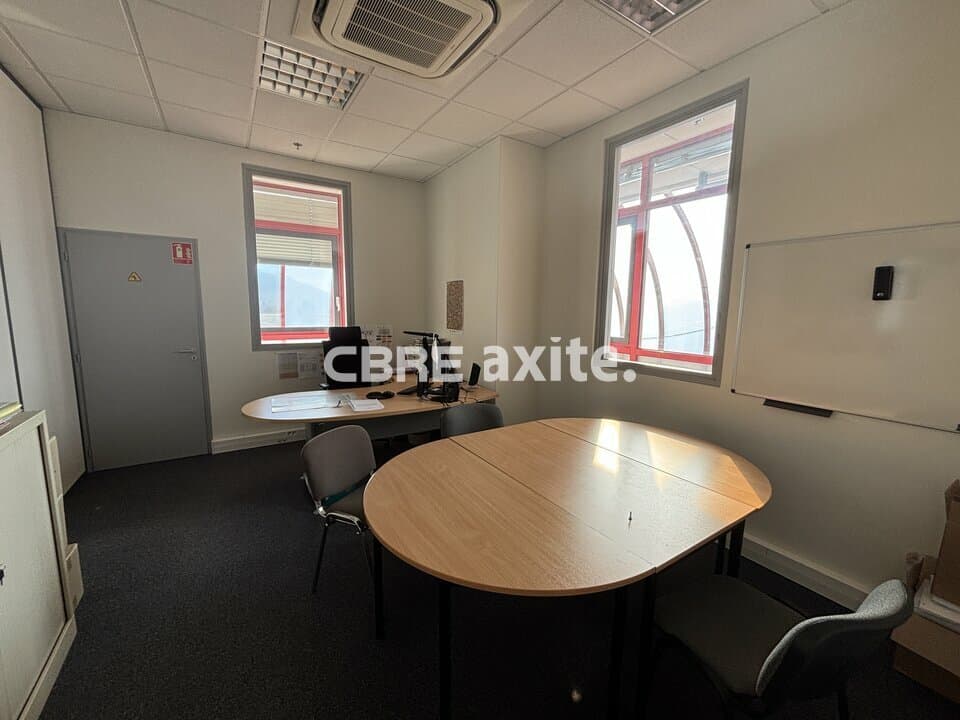 Bureaux de 233 m² à louer à Épagny-Metz-Tessy, photo 2 sur 7