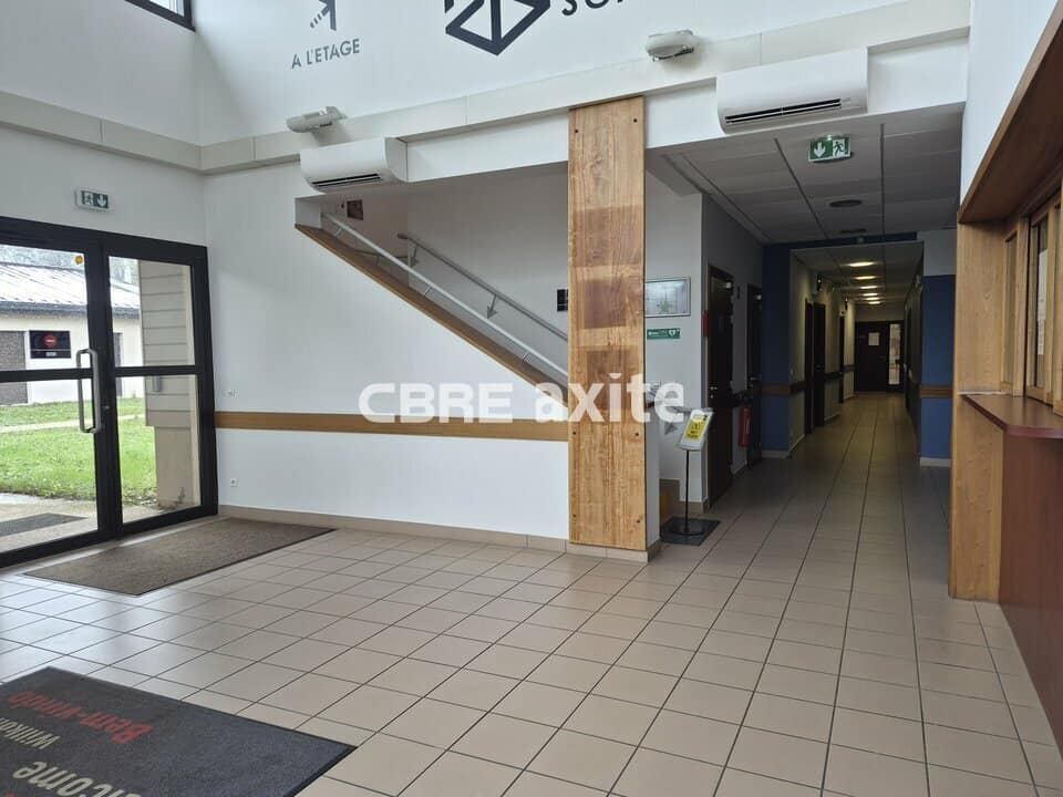 Bureaux de 402 à 856 m² à louer à Archamps, photo 2 sur 8