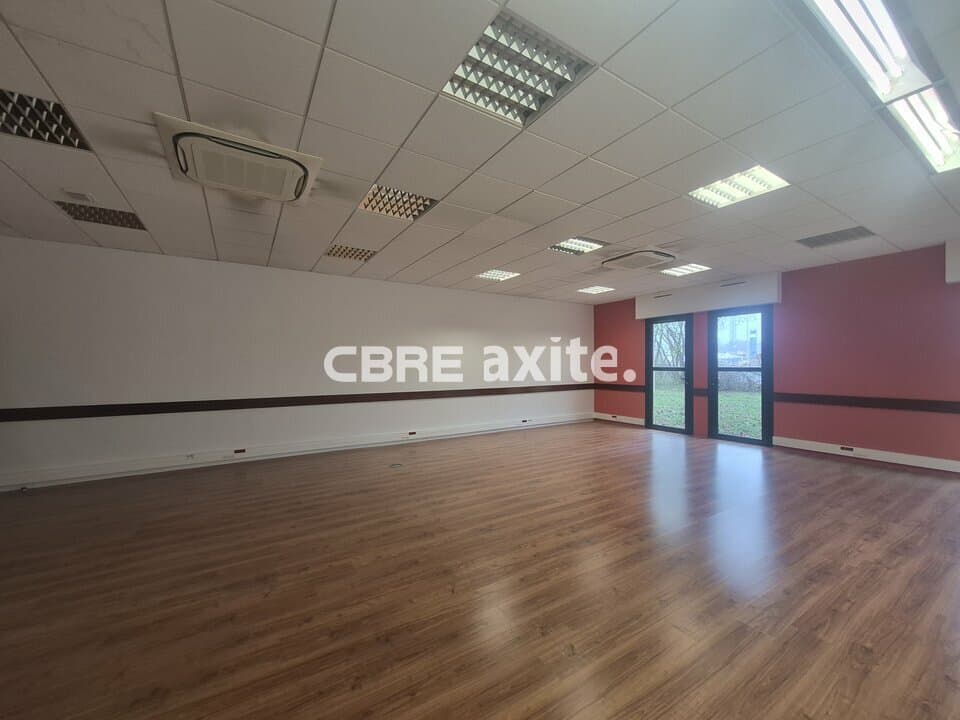 Bureaux de 402 à 856 m² à louer à Archamps, photo 5 sur 8