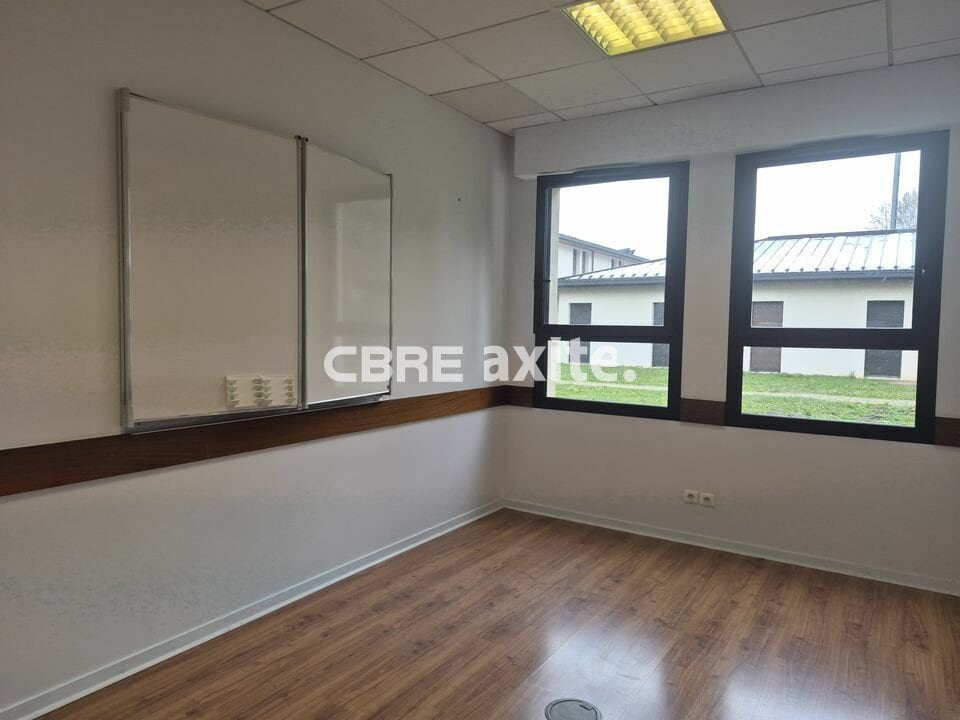 Bureaux de 402 à 856 m² à louer à Archamps, photo 6 sur 8