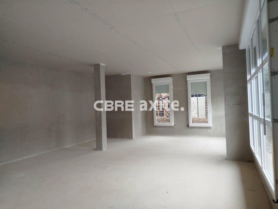 Local commercial de 191 m² à louer à Thyez, photo 2 sur 6
