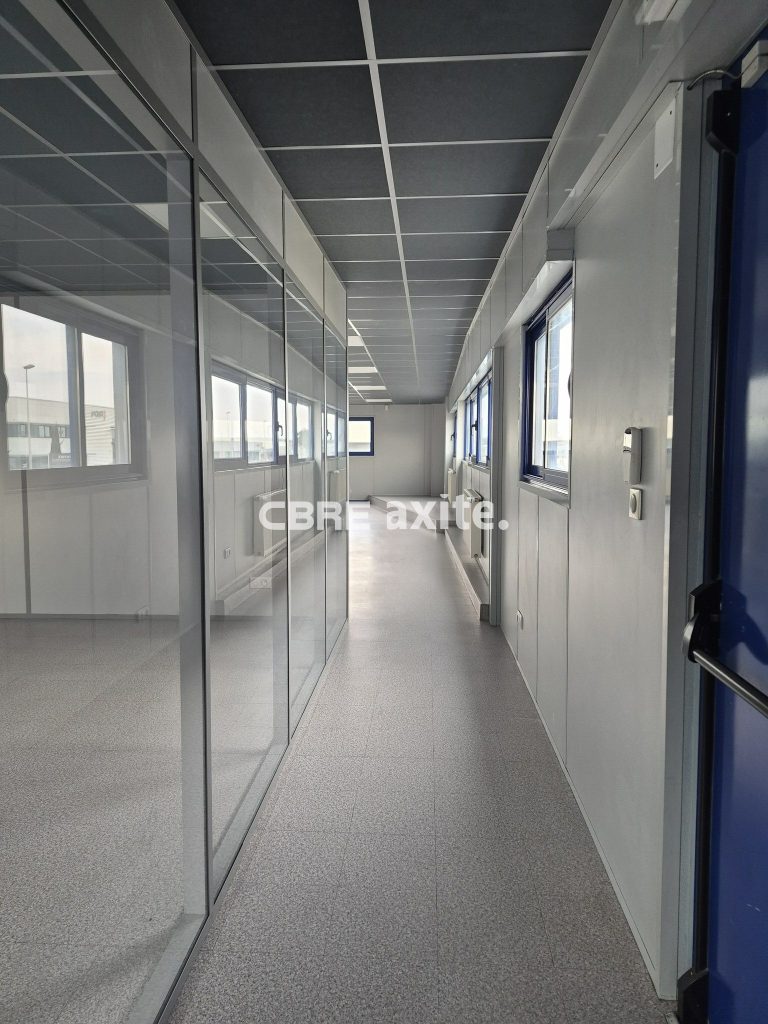 Bureaux de 110 m² à louer à Annemasse, photo 4 sur 5