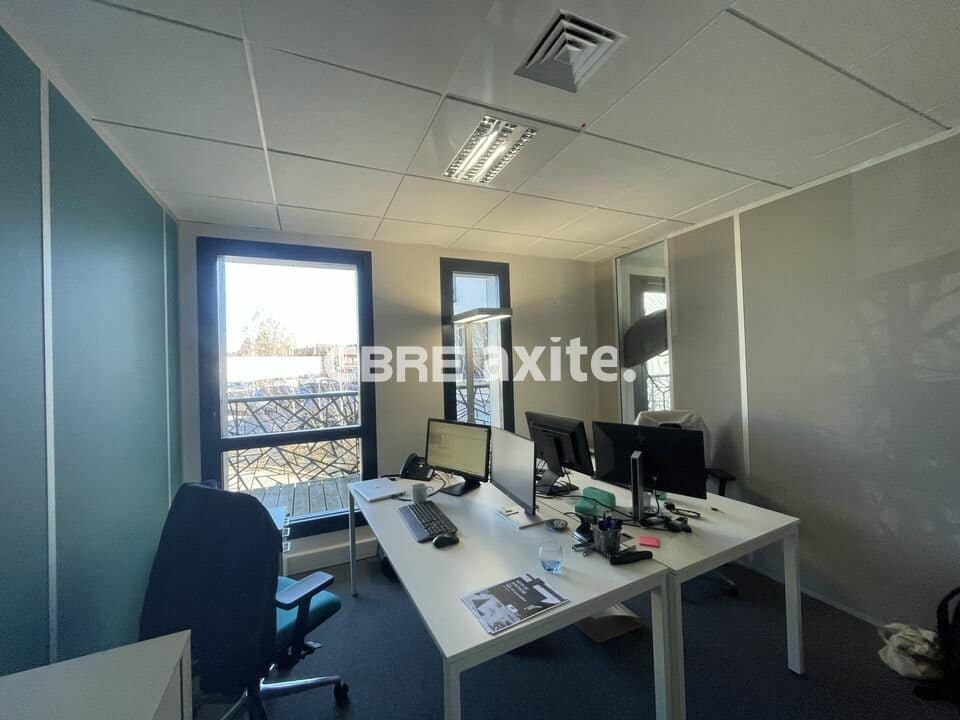 Bureaux de 204 m² à vendre à Annecy-le-Vieux, photo 2 sur 4