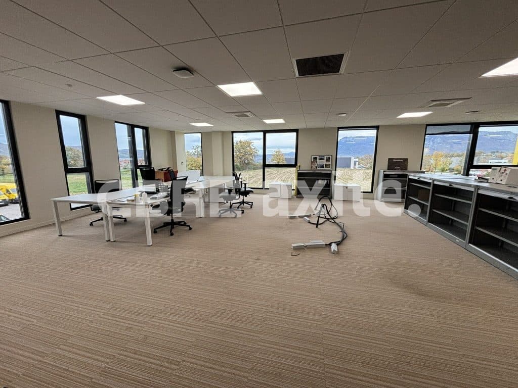 Bureaux de 1 512 m² à louer à Chavanod, photo 2 sur 8