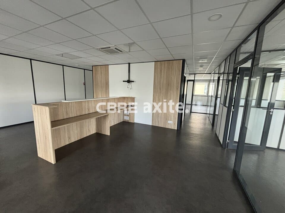 Bureaux de 189 m² à vendre à Meythet, photo 2 sur 5