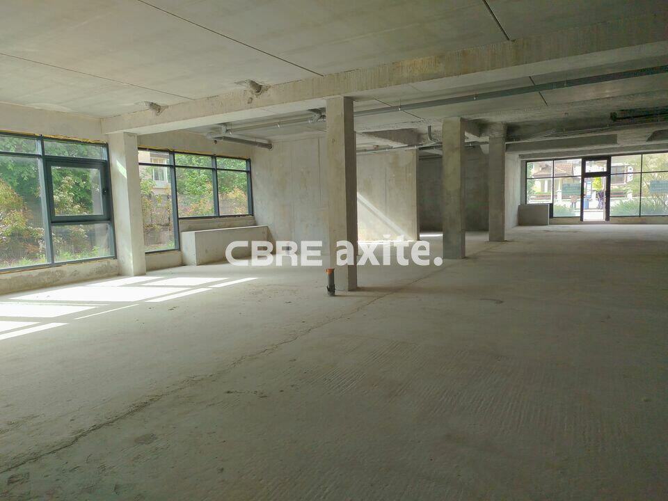 Local commercial de 299 m² à louer à Annemasse, photo 2 sur 5