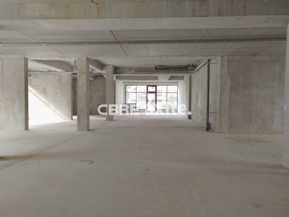 Local commercial de 299 m² à louer à Annemasse, photo 3 sur 5