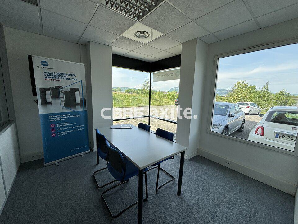 Bureaux de 241 m² à louer à Chavanod, photo 2 sur 7