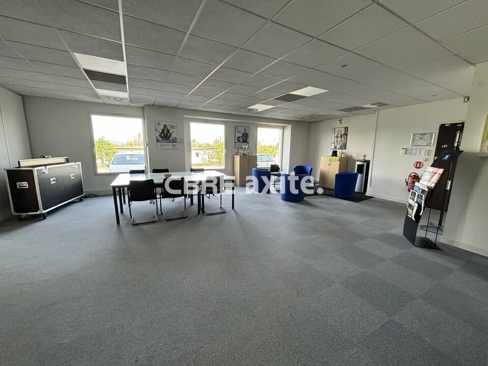 Bureaux de 241 m² à louer à Chavanod, photo 3 sur 7