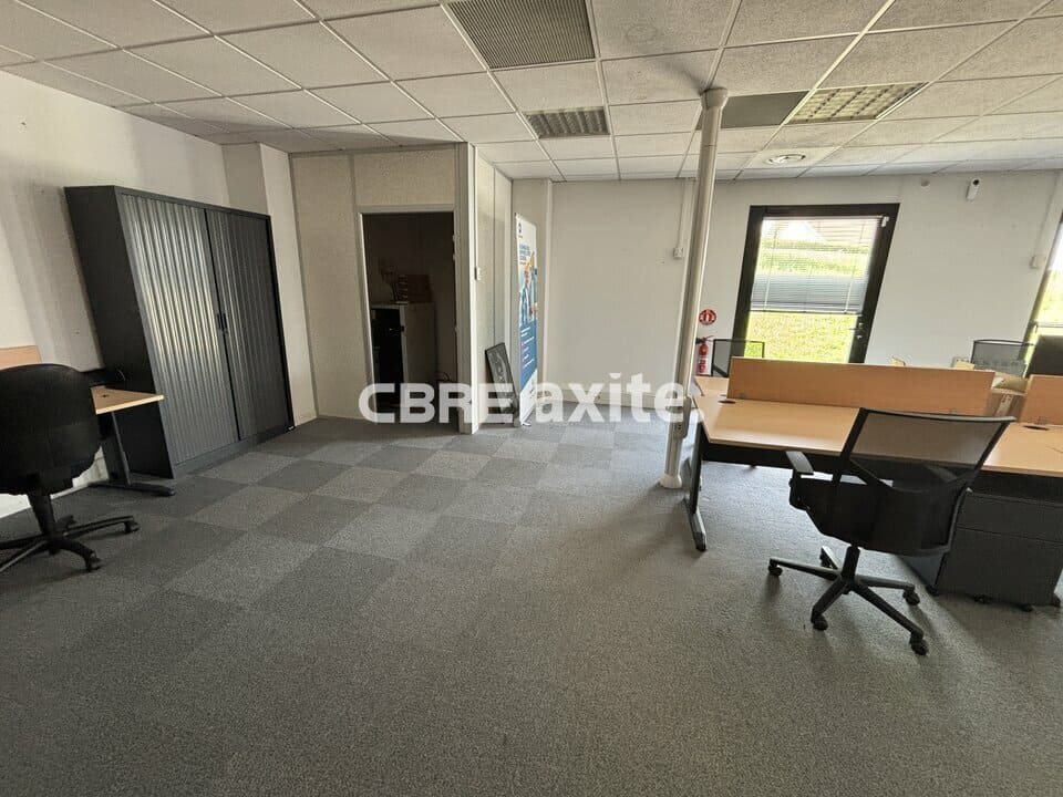 Bureaux de 241 m² à louer à Chavanod, photo 6 sur 7