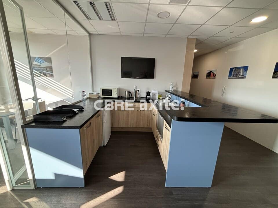 Bureaux de 234 m² à louer à Chavanod, photo 3 sur 7