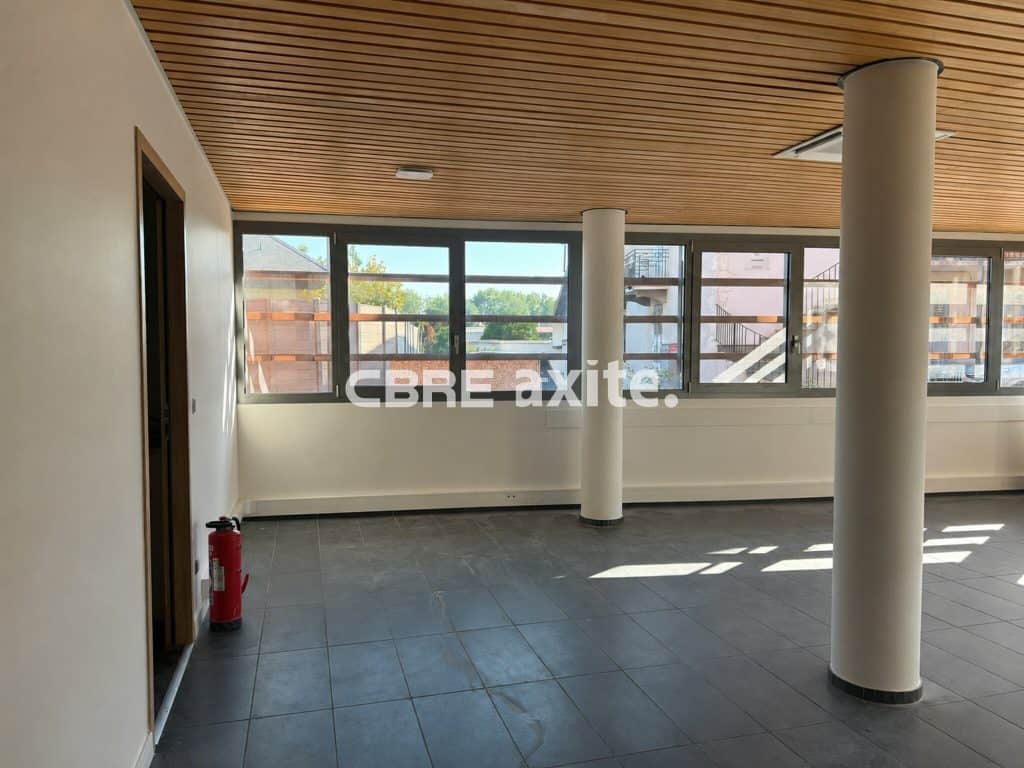 Bureaux de 62 m² à louer à Cran-Gevrier, photo 2 sur 3