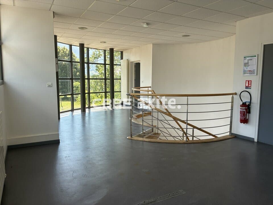Local d’activité de 780 m² à vendre à Saint-Ferréol, photo 7 sur 8
