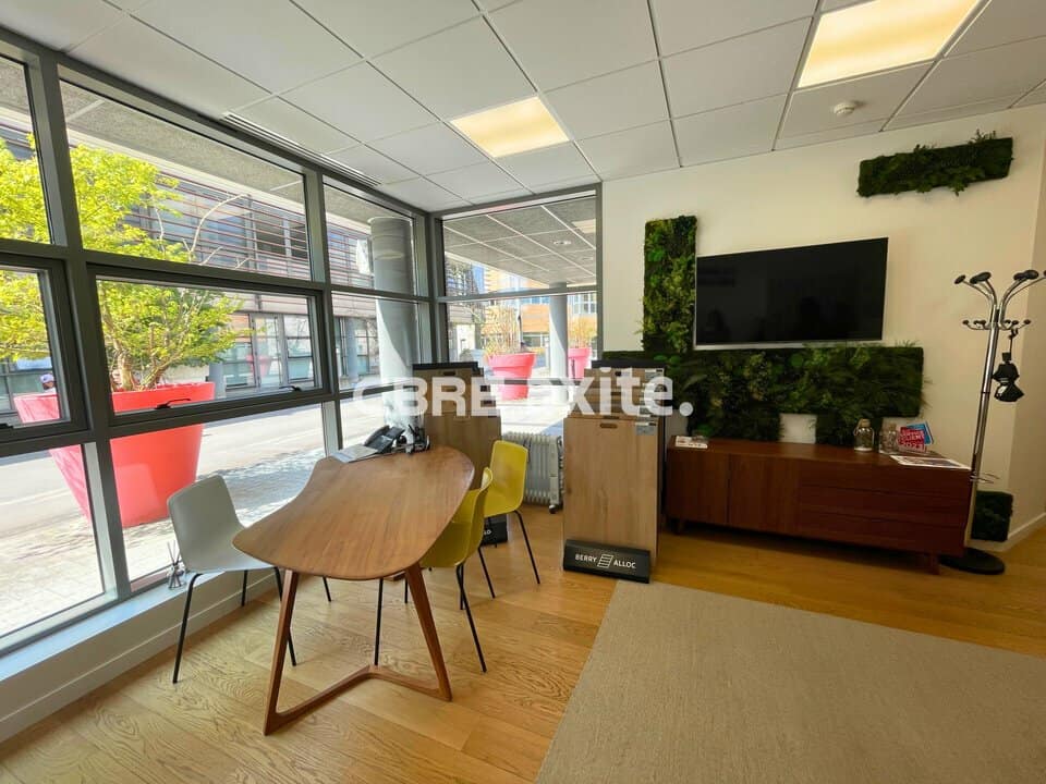 Bureaux de 54 m² à louer à Épagny-Metz-Tessy, photo 2 sur 2