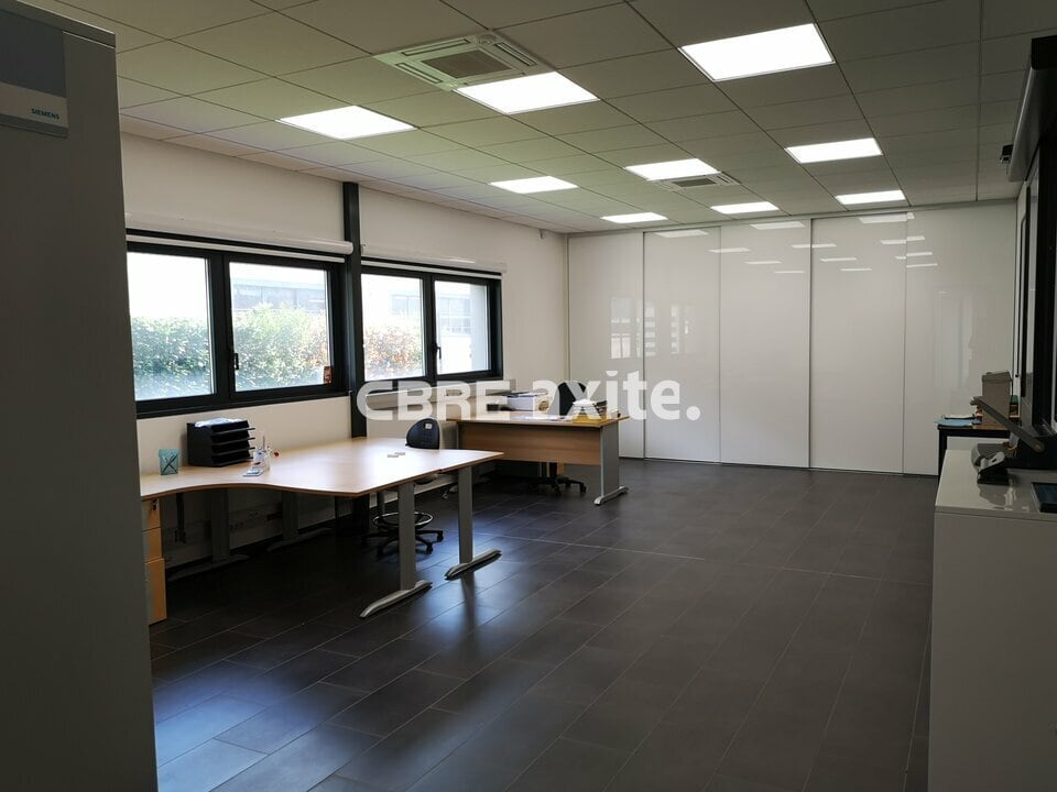 Local d’activité de 716 m² à louer à Marnaz, photo 4 sur 5