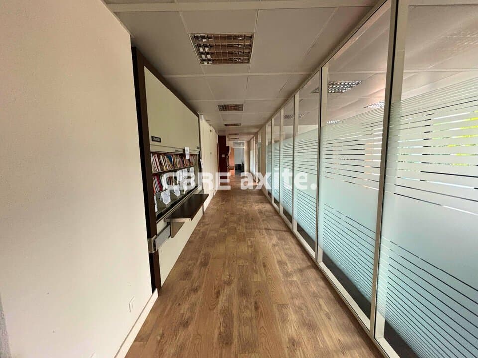 Bureaux de 430 m² à louer à Épagny-Metz-Tessy, photo 2 sur 5