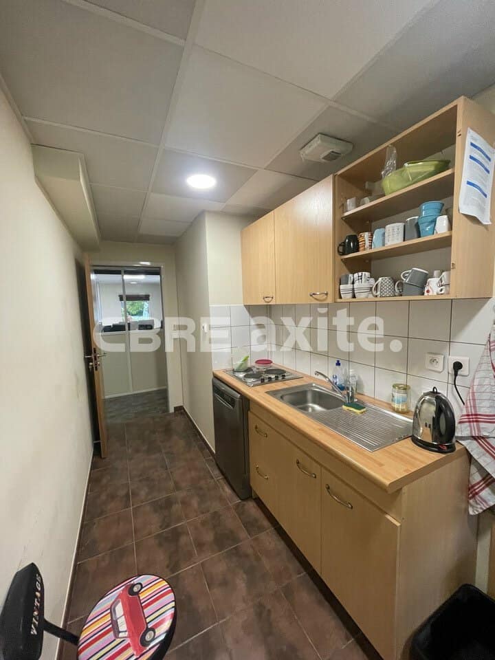 Bureaux de 170 m² à vendre à Annecy-le-Vieux, photo 2 sur 3