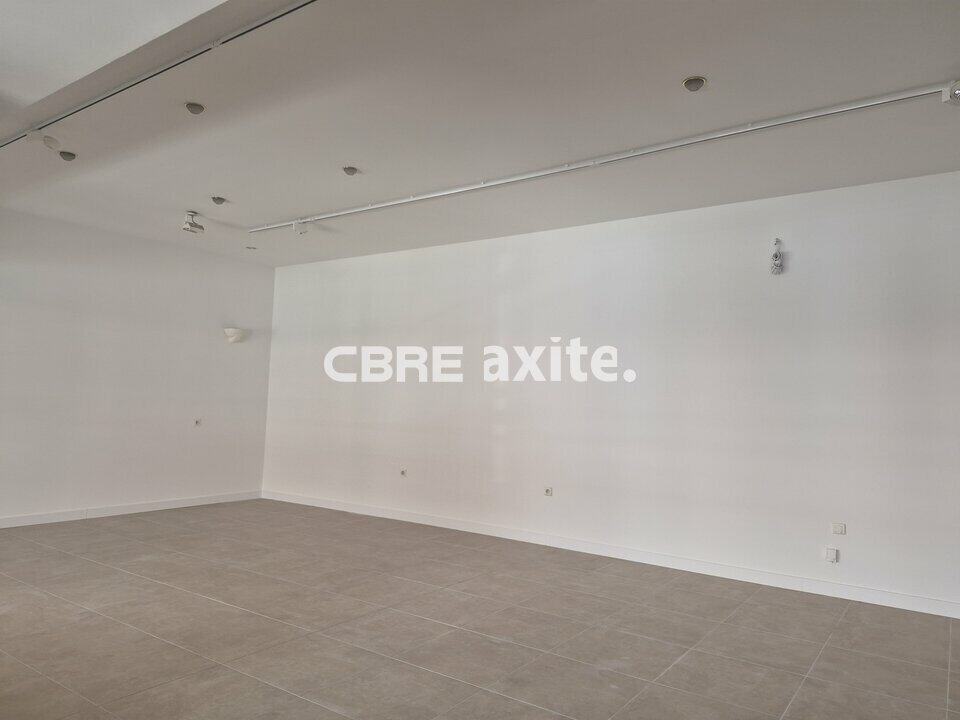 Local commercial de 96,7 m² à louer à Annemasse, photo 2 sur 3