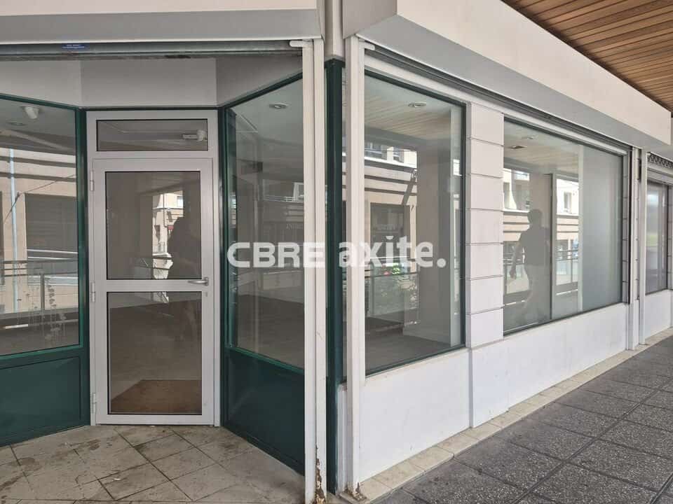 Local commercial de 96,7 m² à louer à Annemasse, photo 3 sur 3