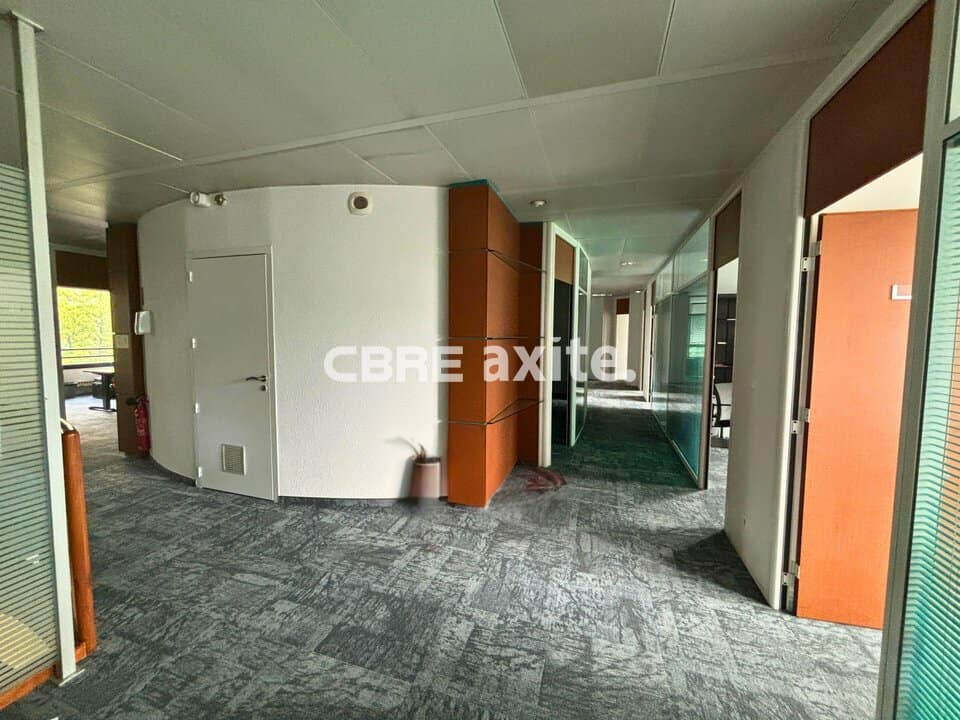 Bureaux de 477 m² à louer à Épagny-Metz-Tessy, photo 3 sur 6